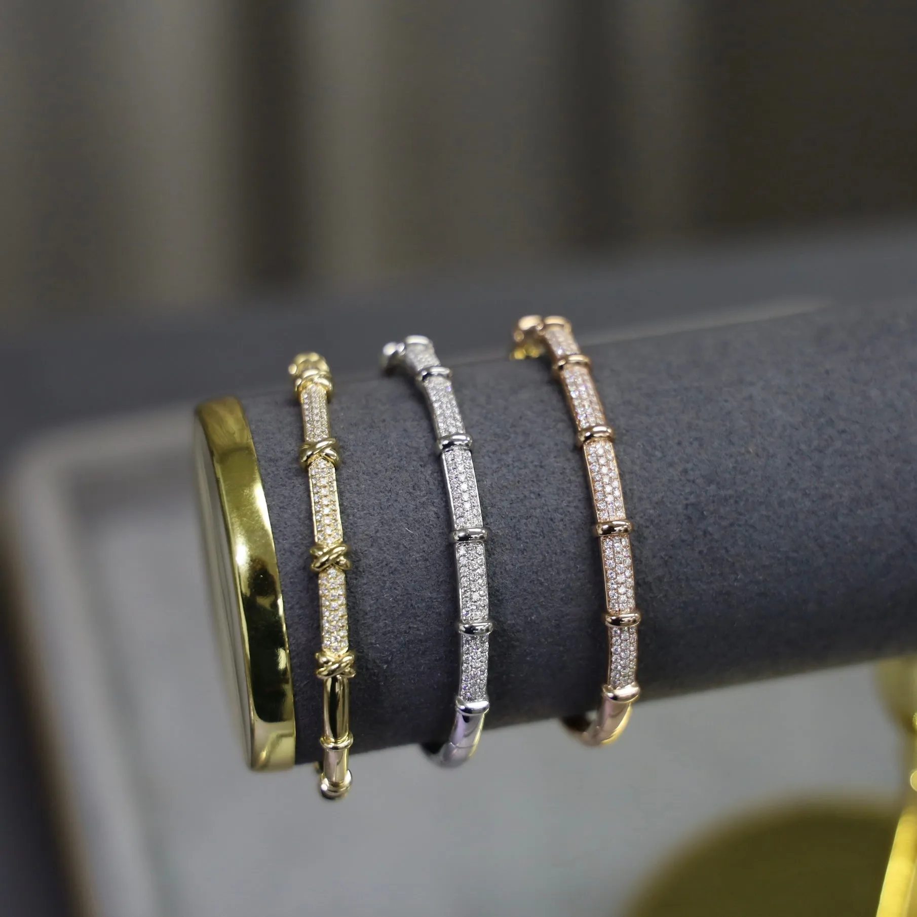 18K White Gold Bracelet with Diamonds