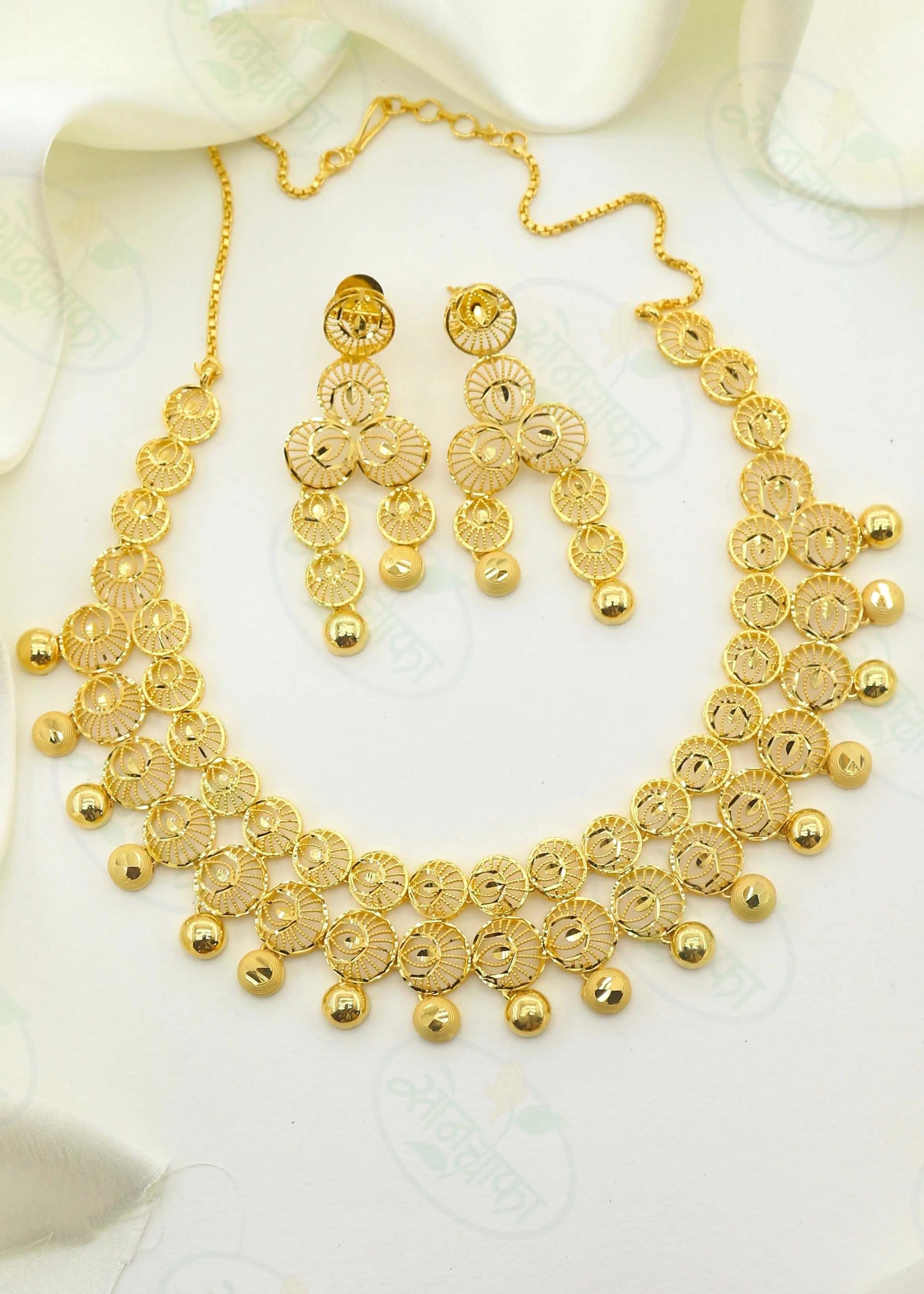 CIRCLE DESIGNER NECKLACE