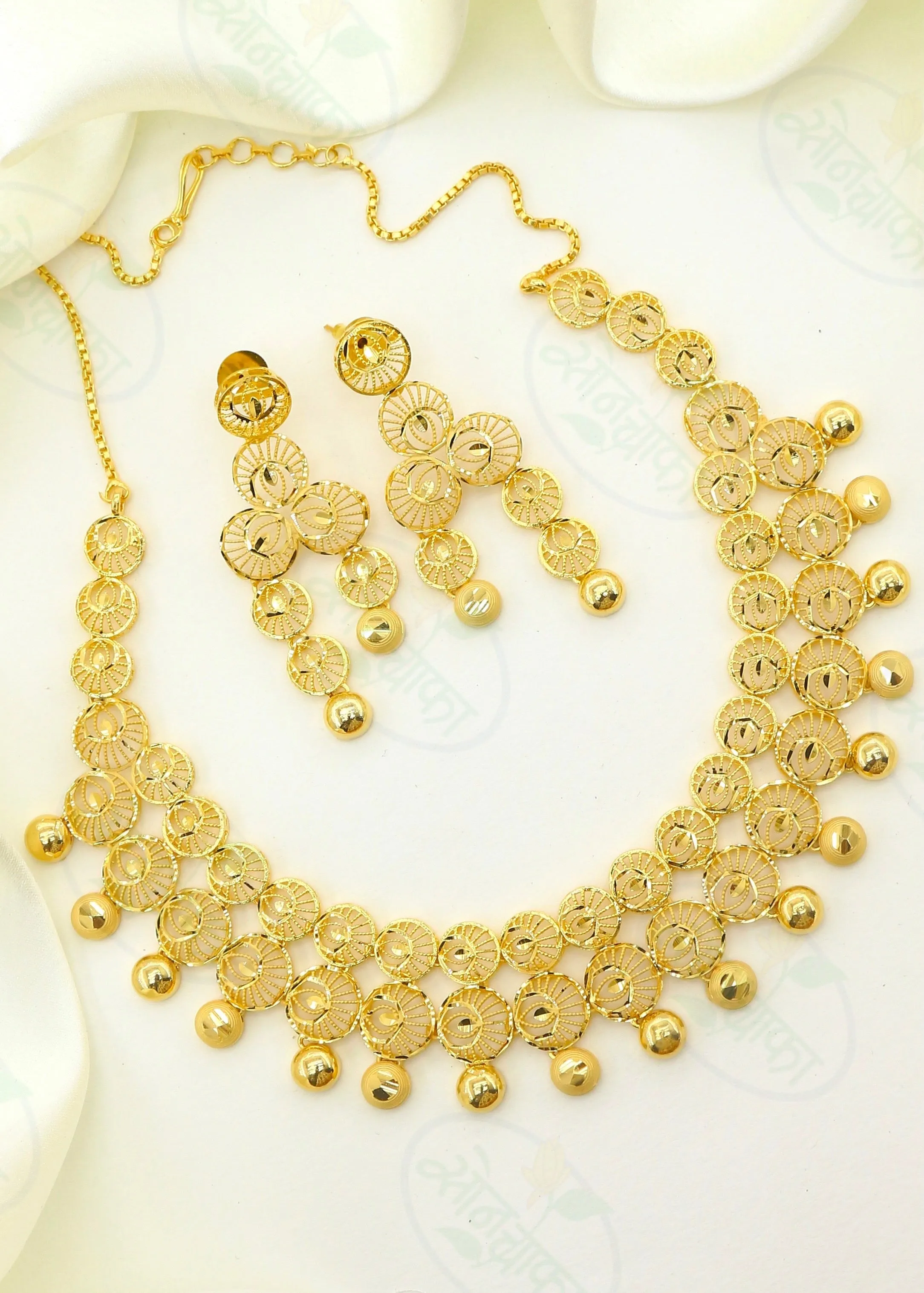 CIRCLE DESIGNER NECKLACE