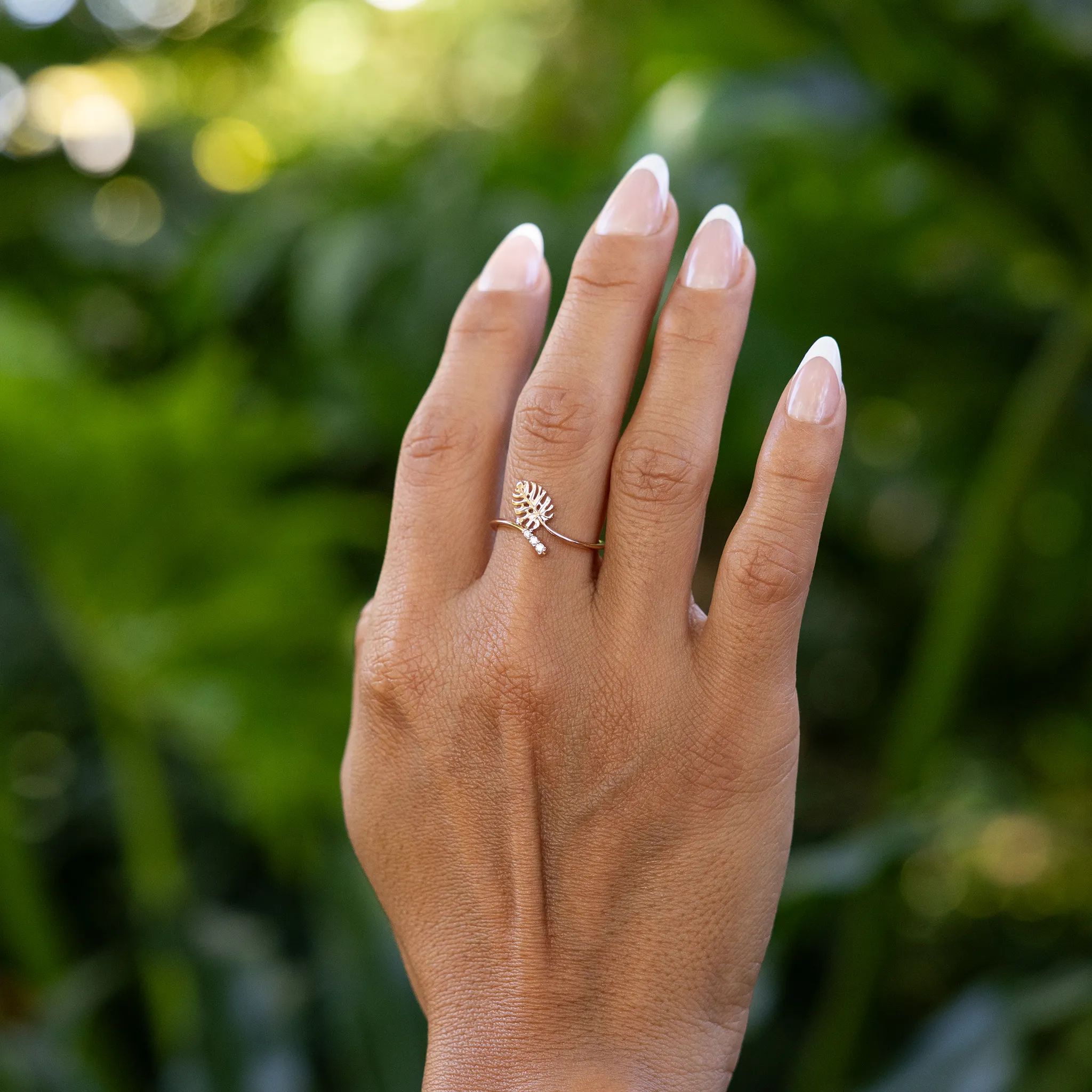 Monstera Ring in Rose Gold with Diamonds - 9mm