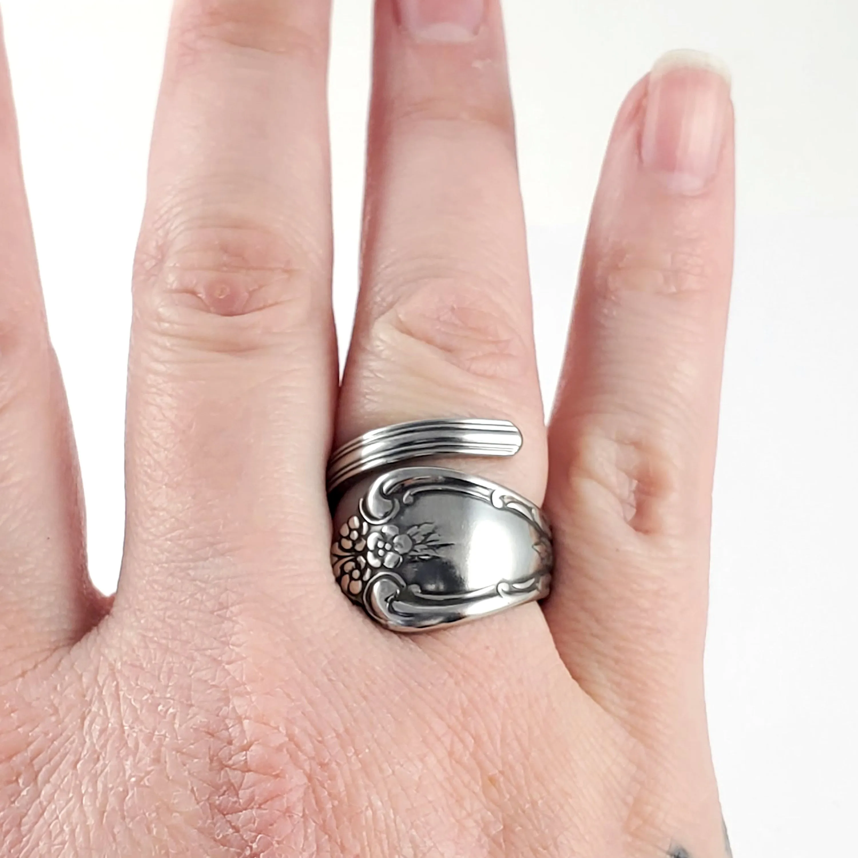 Oneida Kennett Stainless Steel Spoon Wrap Around Ring