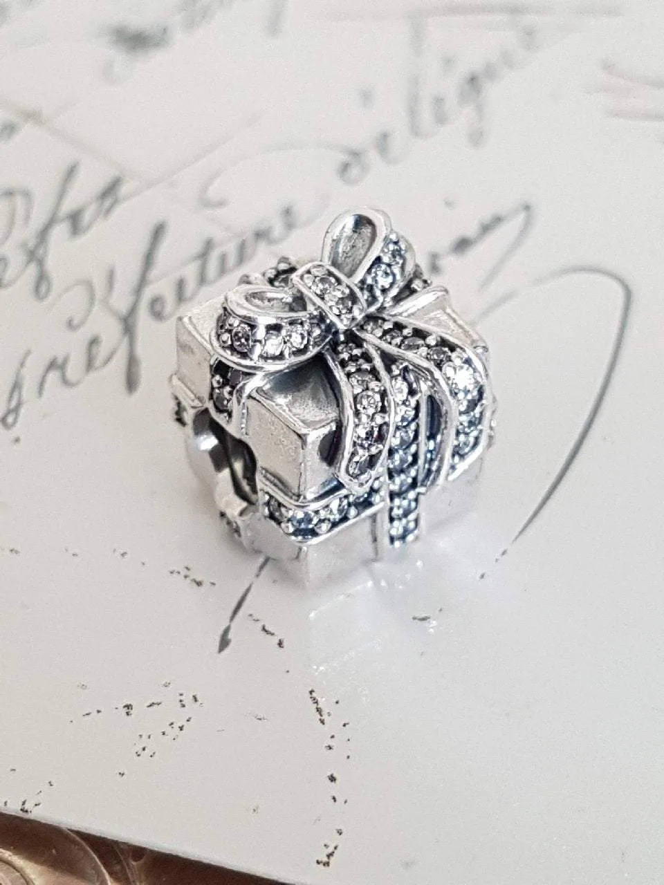 Pandora Sparkling Present Charm  #791400CZ
